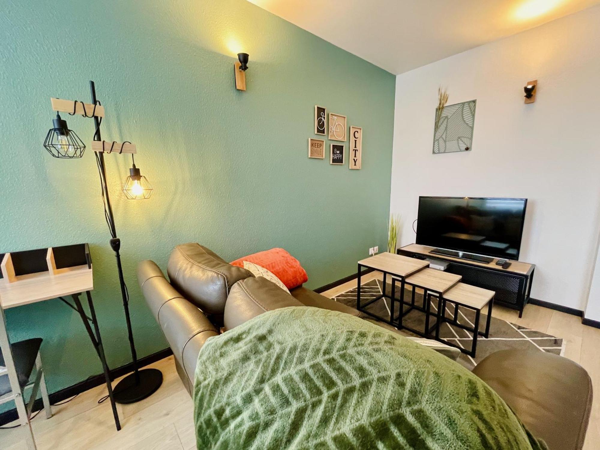 Joli Avec Parking Apartment Montbeliard